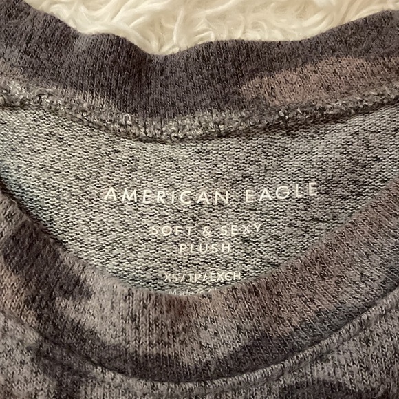 Super adorable army printed long sleeve sweater from American eagle - Picture 2 of 3